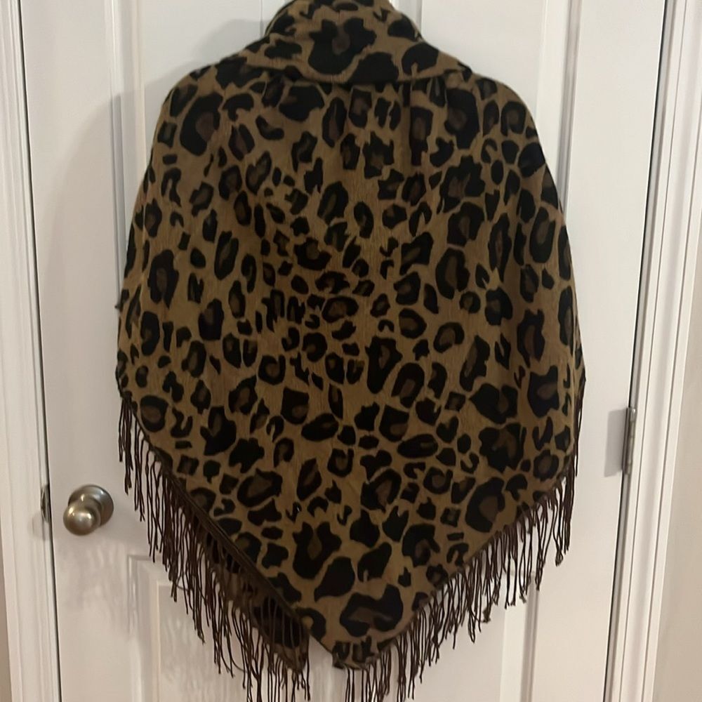 EUC-Boutique Leopard Wrap - Picture 2 of 4